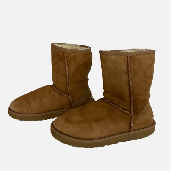 UGG Shoes - Ugg Women’s Classic Short II Boot Chestnut Size 8 Sheepskin Lining